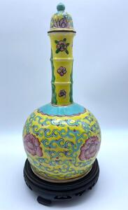 Antique Chinese porcelain Straits vase 