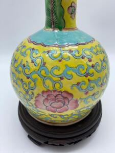 Antique Chinese porcelain Straits vase 