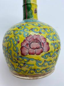 Antique Chinese porcelain Straits vase 