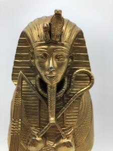 Detailed statue sarcophagus Tutankhamun 