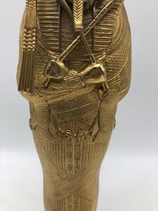 Detailed statue sarcophagus Tutankhamun 