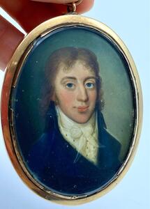 Antique miniature portrait painting of a gentlemen 