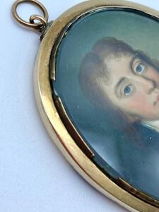 Antique miniature portrait painting of a gentlemen 