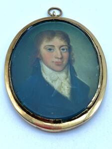 Antique miniature portrait painting of a gentlemen 
